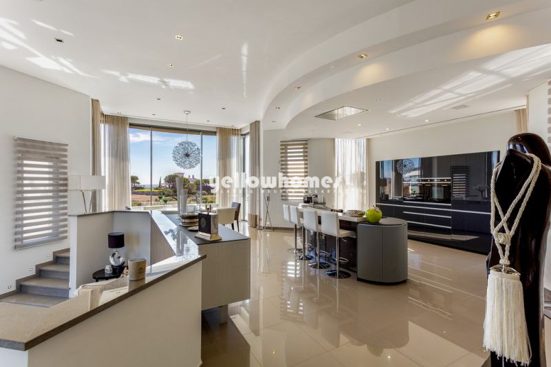 Luxurious and fully furnished top quality Golf Villa, impressive from every angle
